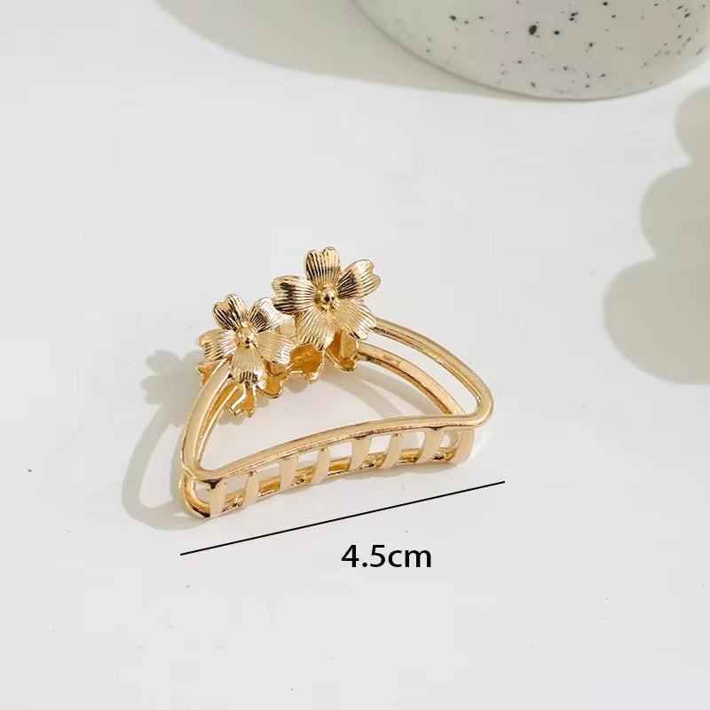 Fashion Hollow Heart Metal Hair Claw Clips Simple Non Slip Mini Gold Geometric Bangs Barrettes Hair Jaws for Women Girls Daily