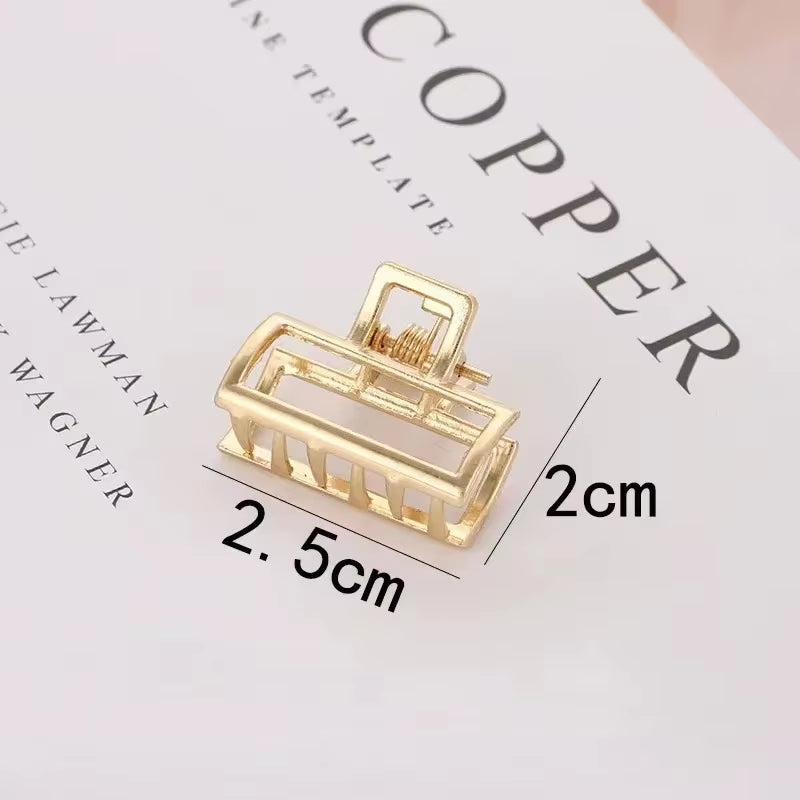 Fashion Hollow Heart Metal Hair Claw Clips Simple Non Slip Mini Gold Geometric Bangs Barrettes Hair Jaws for Women Girls Daily