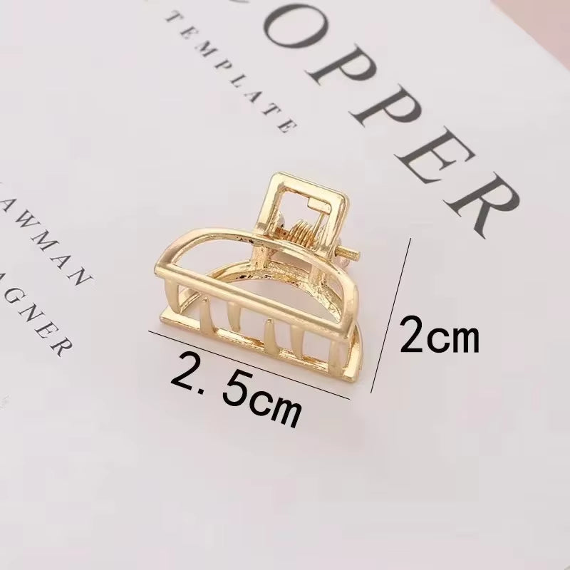 Fashion Hollow Heart Metal Hair Claw Clips Simple Non Slip Mini Gold Geometric Bangs Barrettes Hair Jaws for Women Girls Daily