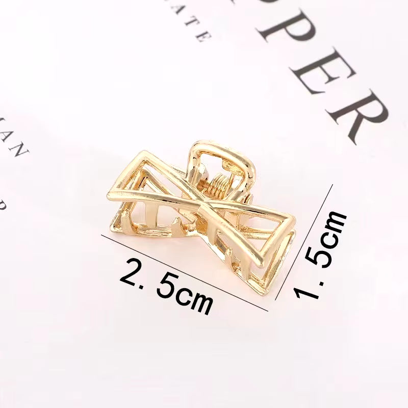 Fashion Hollow Heart Metal Hair Claw Clips Simple Non Slip Mini Gold Geometric Bangs Barrettes Hair Jaws for Women Girls Daily