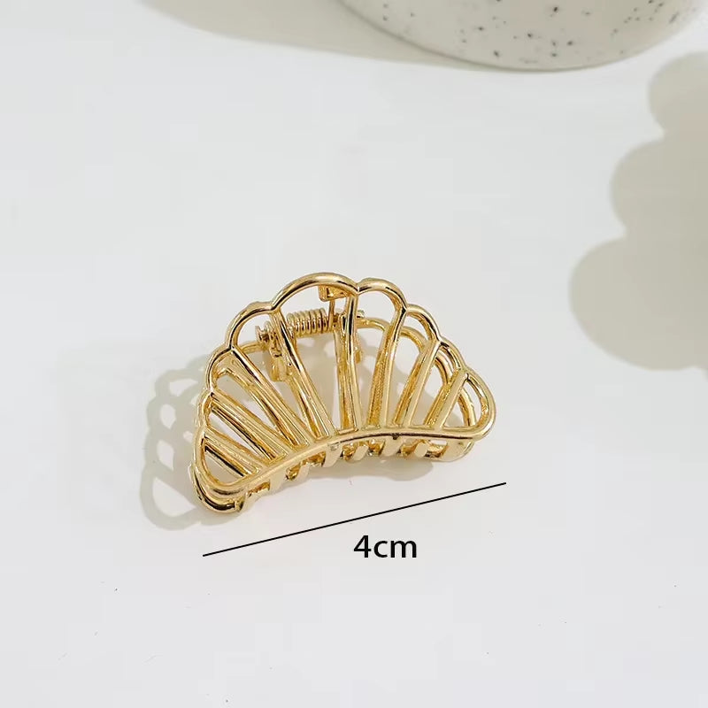 Fashion Hollow Heart Metal Hair Claw Clips Simple Non Slip Mini Gold Geometric Bangs Barrettes Hair Jaws for Women Girls Daily